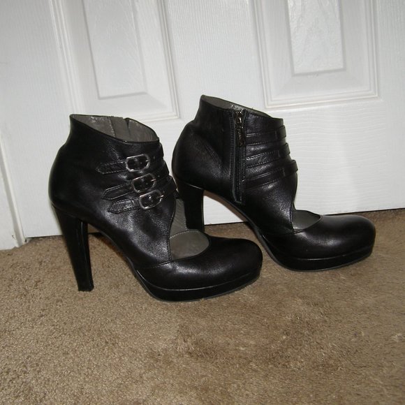 EUC size 39 US 8.5 Bruno Magli Black Leather platform pumps - Picture 4 of 9